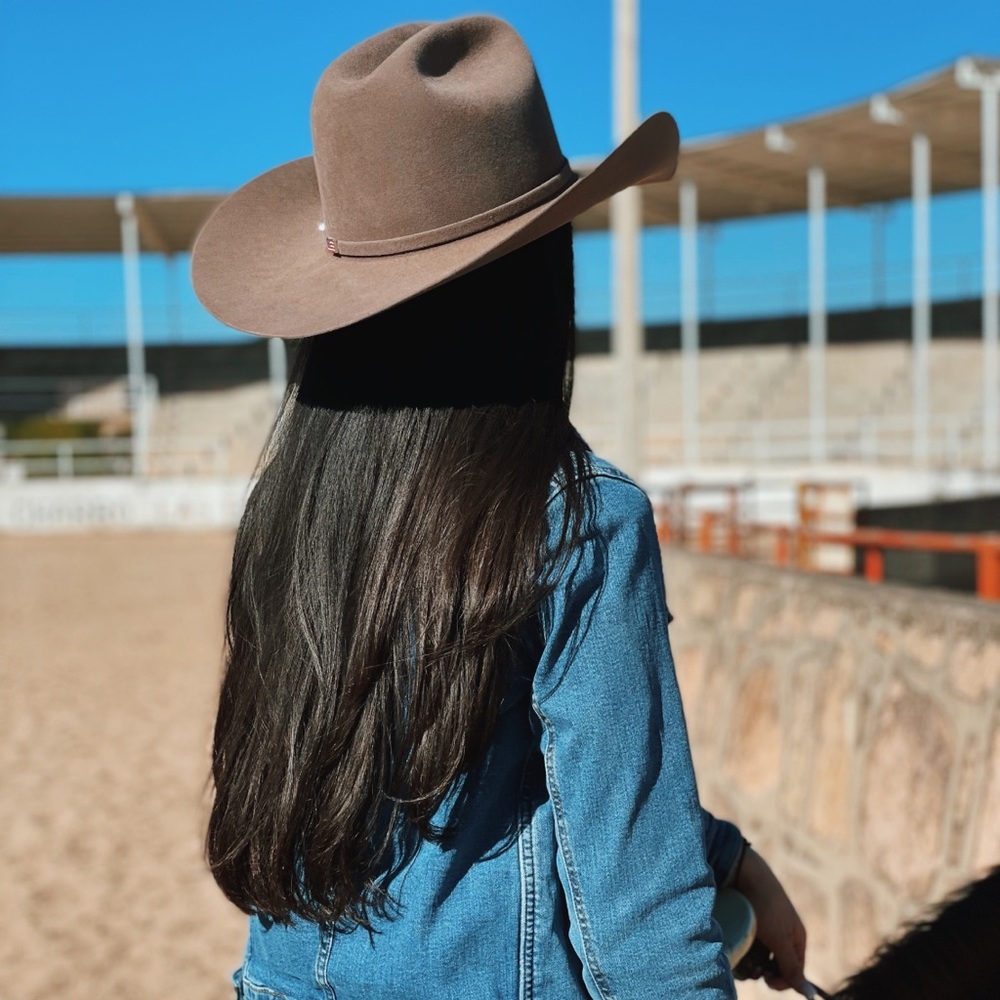 Meet your Posher, Sarahi